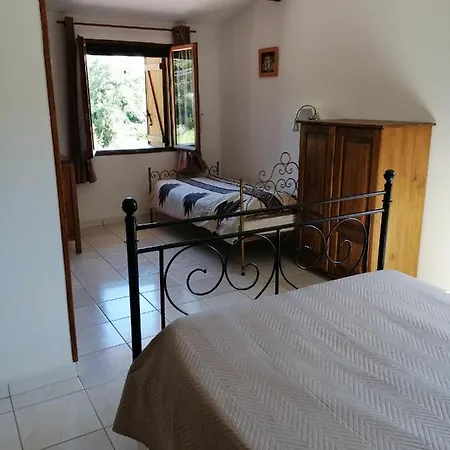 Holiday home En Pierre Sarrola-Carcopino